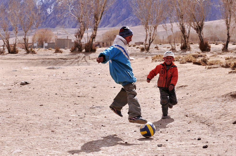 新疆摄影展：塔吉克孩子的足球梦