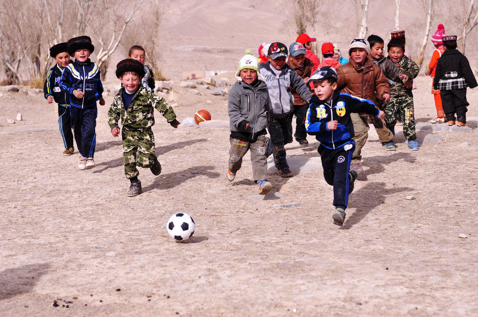 新疆摄影展：塔吉克孩子的足球梦