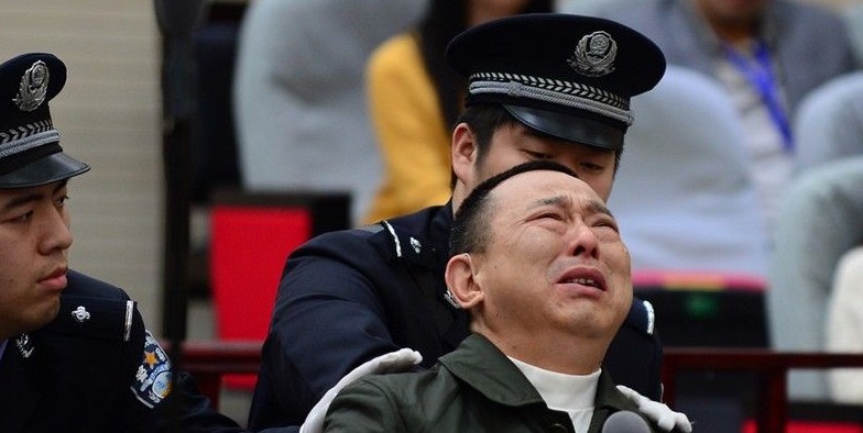 刘汉庭上情绪失控