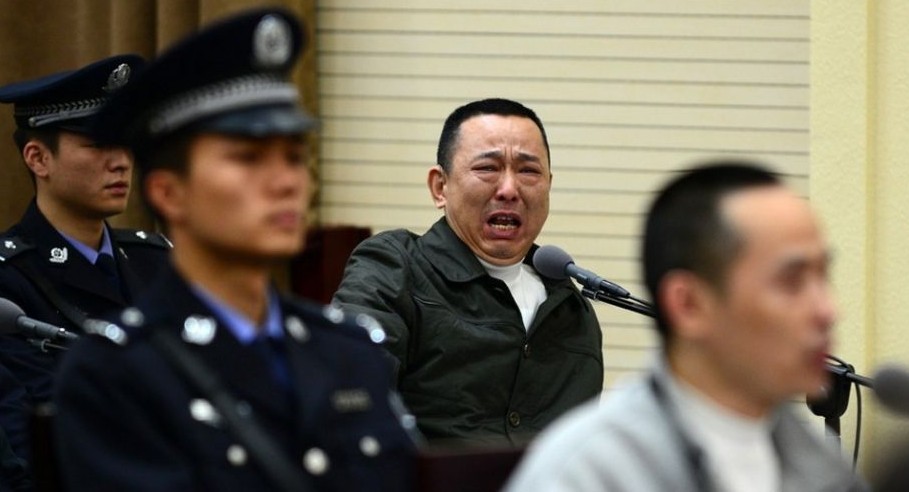 刘汉庭上情绪失控