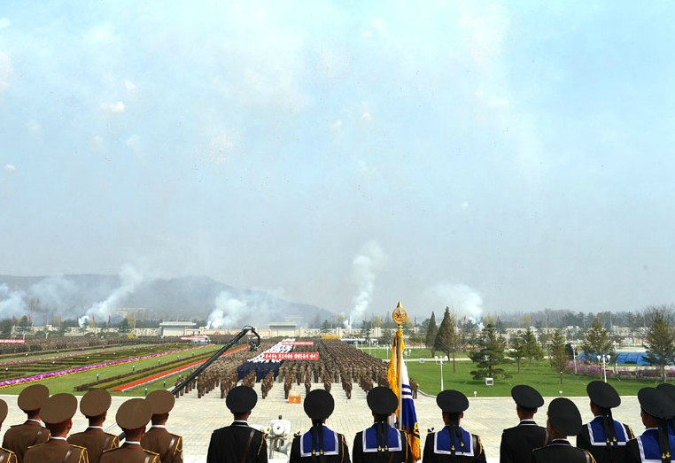 朝鲜三军举行庆祝“太阳节”