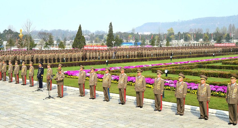 朝鲜三军举行庆祝“太阳节”