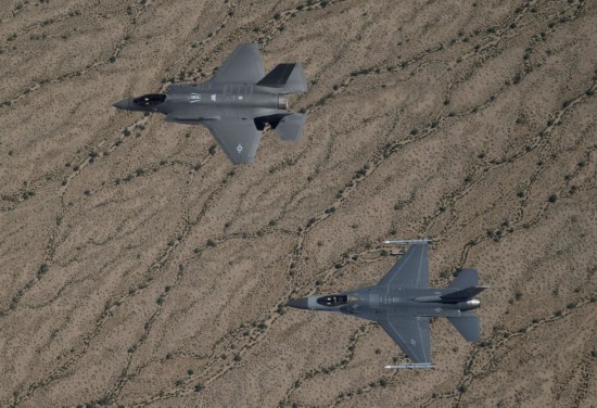 五千次协同训练完成 4架F-35比翼齐飞