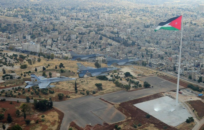 美军与盟友战机编队巡航约旦领空观“风景”
