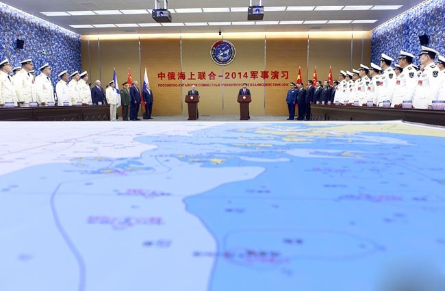 习近平与普京共同出席中俄联合军演开始仪式