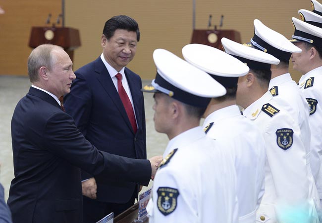 习近平与普京共同出席中俄联合军演开始仪式