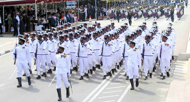 斯里兰卡举行盛大阅兵