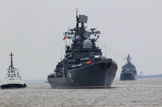 俄军参演舰队抵上海 万吨巡洋舰驶进黄浦江