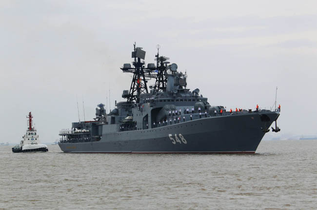 俄军参演舰队抵上海 万吨巡洋舰驶进黄浦江