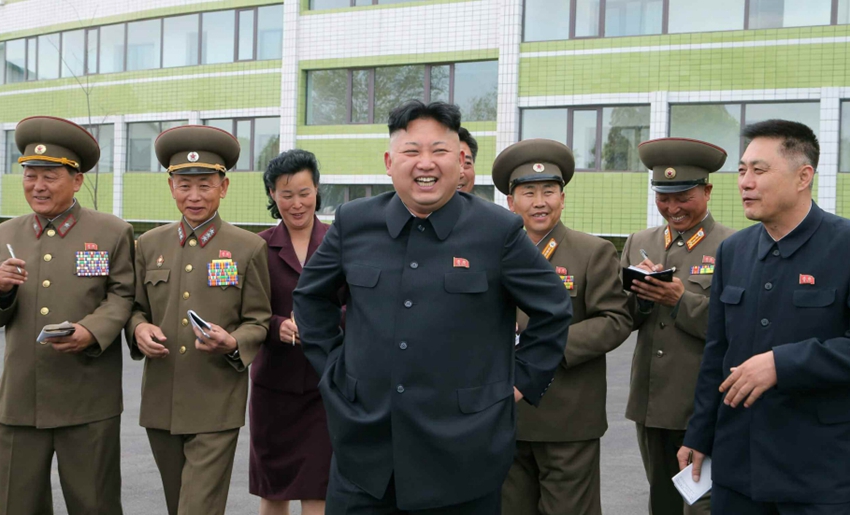 金正恩视察纺织工人宿舍
