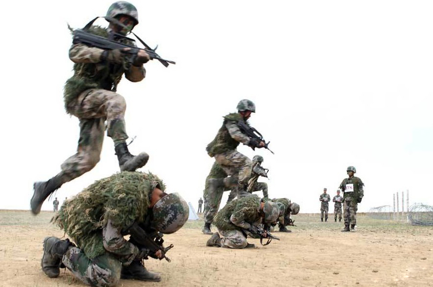 新疆边防精锐部队战术动作奇特