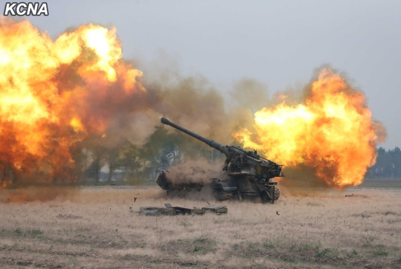 金正恩指导远程炮兵训练 赞炮兵打得漂亮