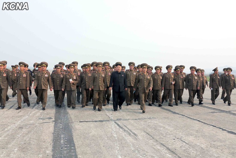 金正恩指导远程炮兵训练 赞炮兵打得漂亮