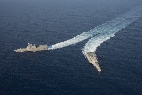 美国海军两艘三体濒海舰出海炫耀
