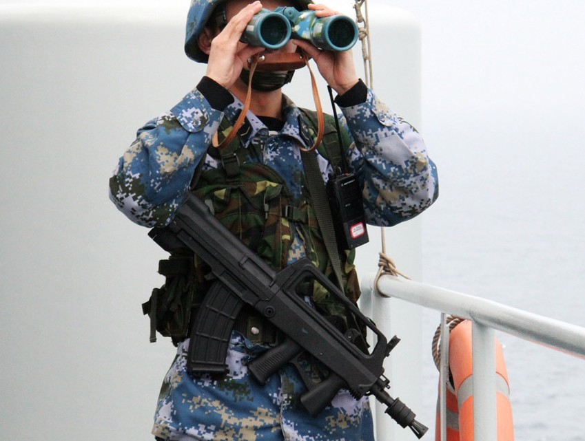 多国海上联演正式开始 我军精锐大兵持杀器待命