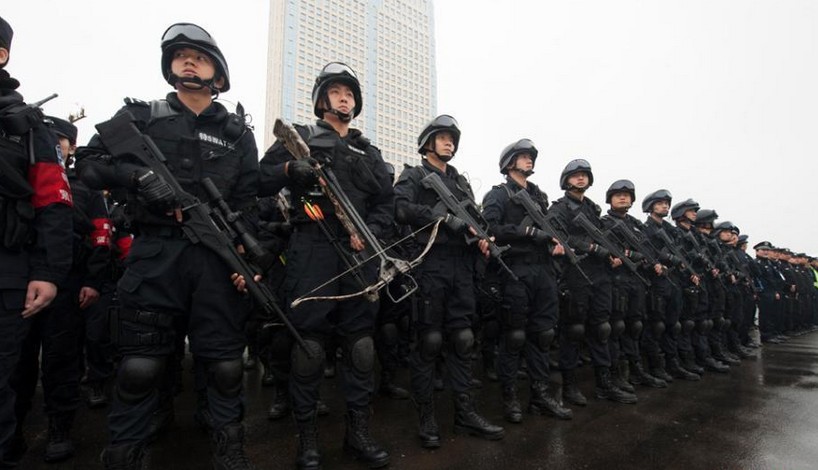 长沙特警演习应对地铁遭爆炸袭击