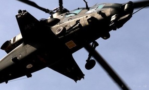空降兵武直9发射红箭8导弹瞬间细节