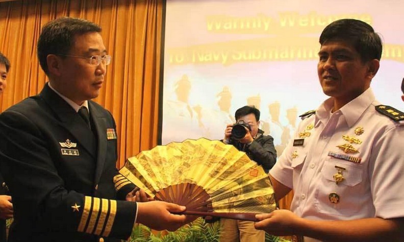 印尼海军参观中方军校 潜艇模拟器曝光
