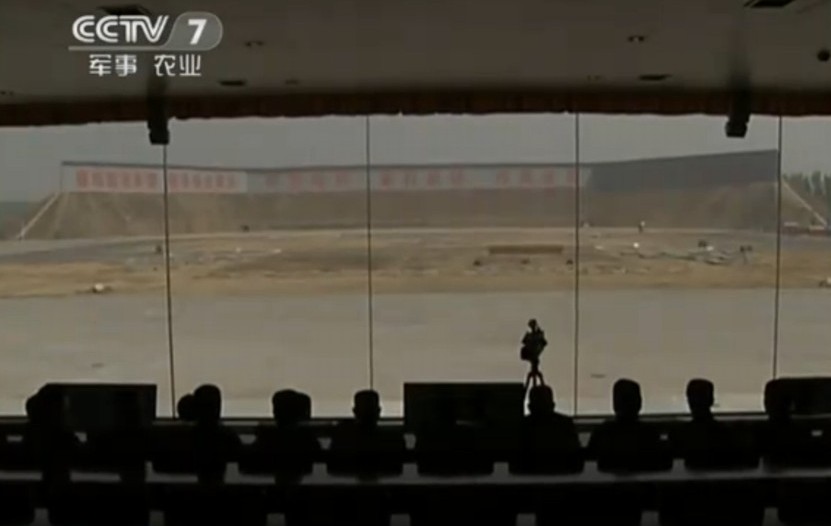 习近平视察武警特战部队并授旗