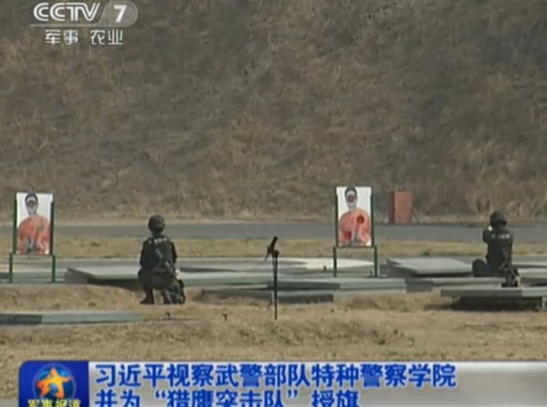 习近平视察武警特战部队并授旗