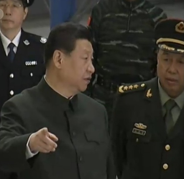 习近平视察武警特战部队并授旗