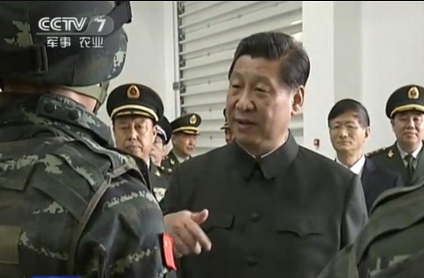 习近平视察武警特战部队并授旗