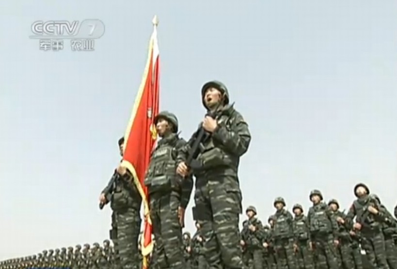 习近平视察武警特战部队并授旗