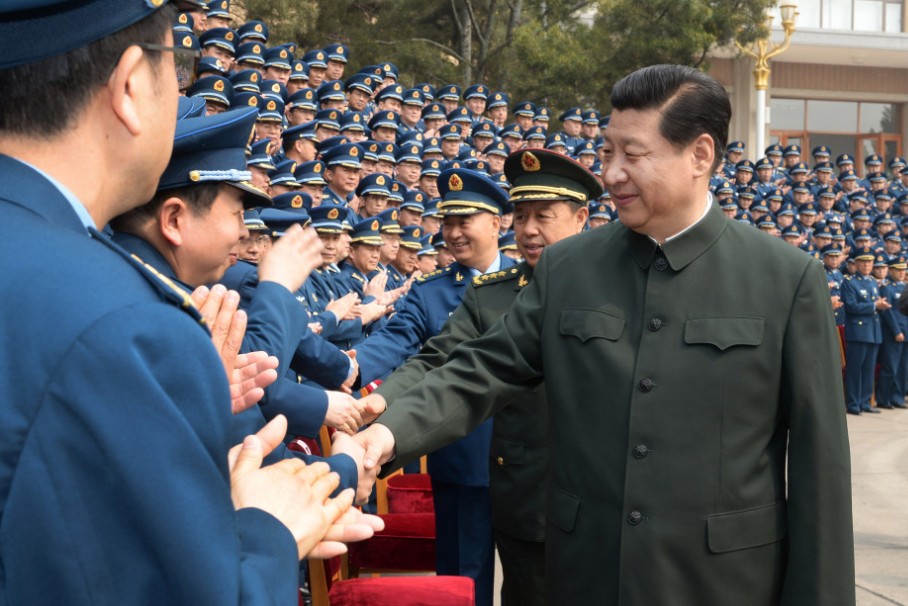 习近平视察空军机关指挥楼 观摩空情处置演练