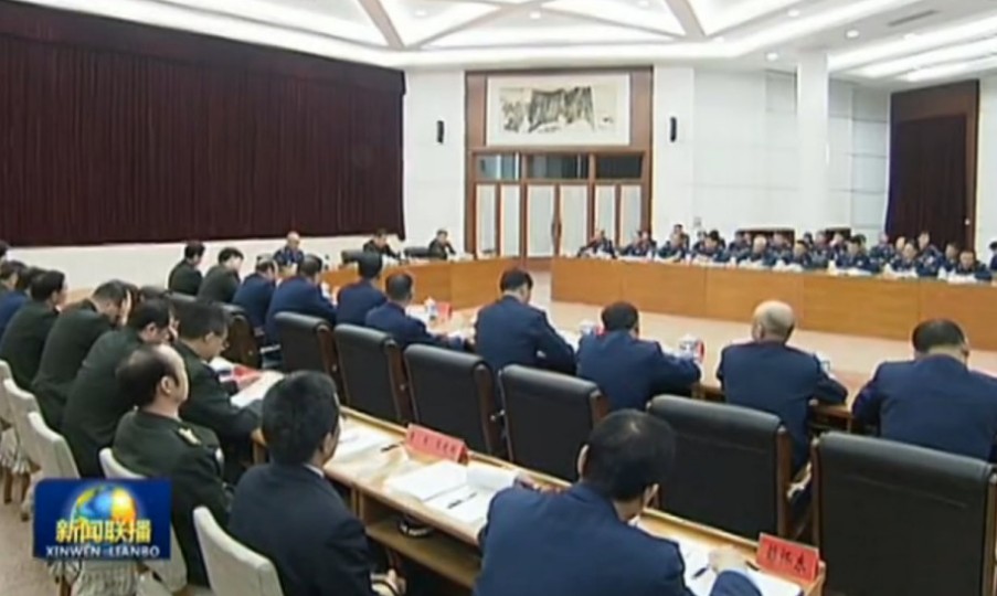 习近平视察空军机关指挥楼 观摩空情处置演练