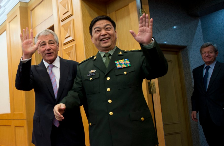 美国防长参观中国海军航母辽宁舰