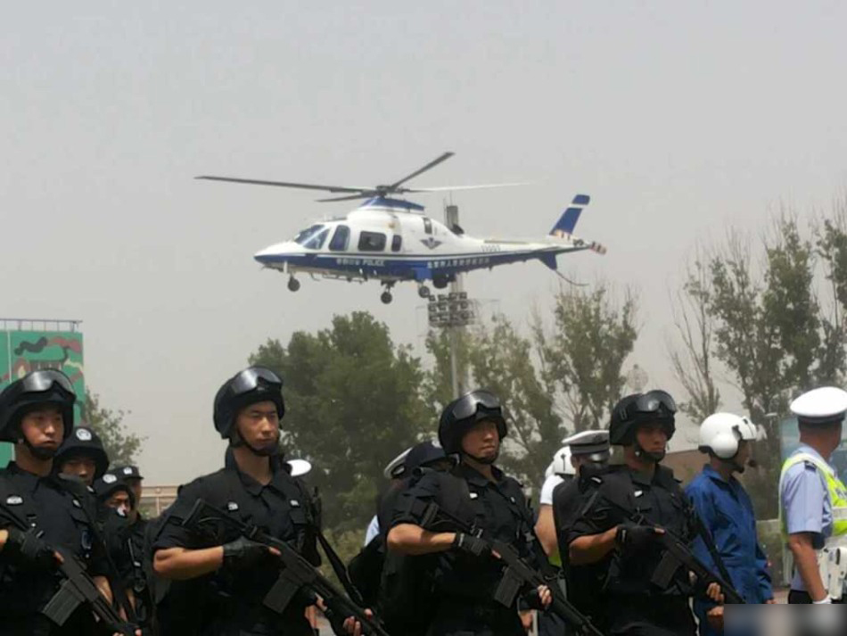 北京举行反恐防暴实地演练