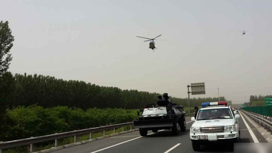 北京举行反恐防暴实地演练