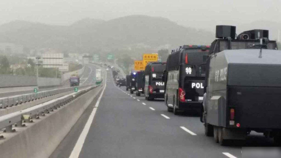 北京举行反恐防暴实地演练