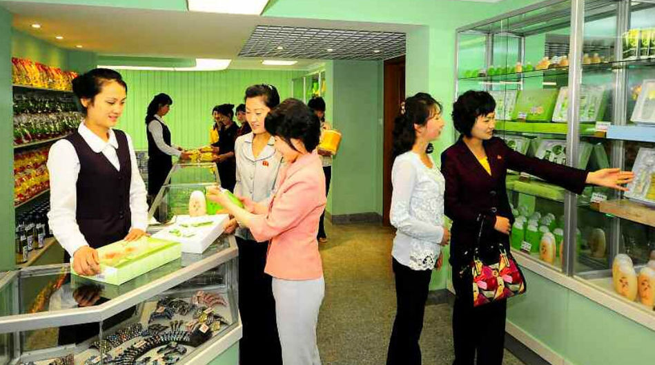 朝媒发纺织女工搬新宿舍后生活照