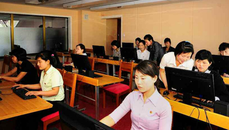 朝媒发纺织女工搬新宿舍后生活照