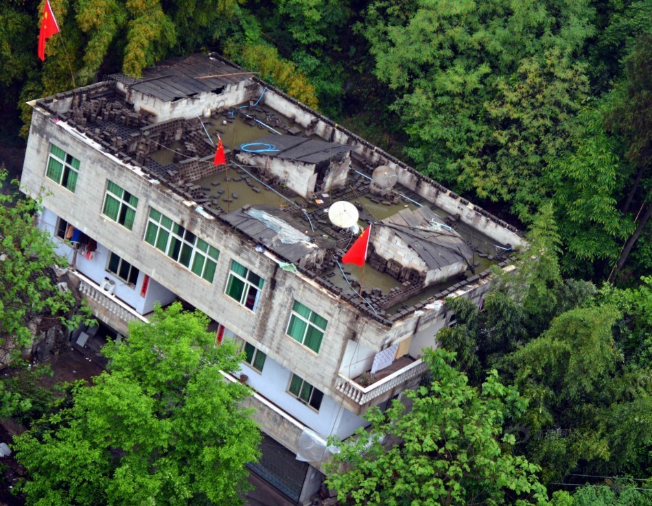 重庆近200名执法者强拆十口之家改建房