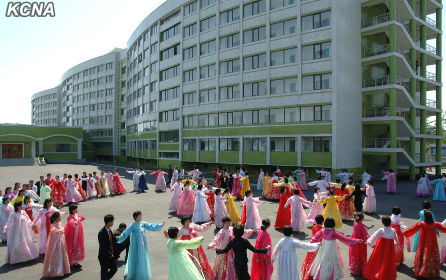 平壤纺织女工宿舍启用