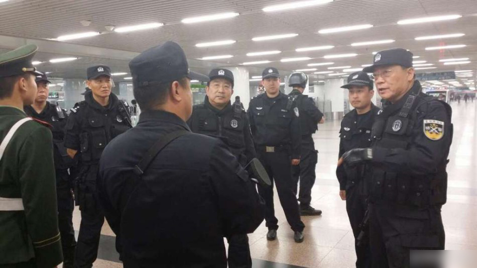 公安部正副3名部长分赴3地火车站视察