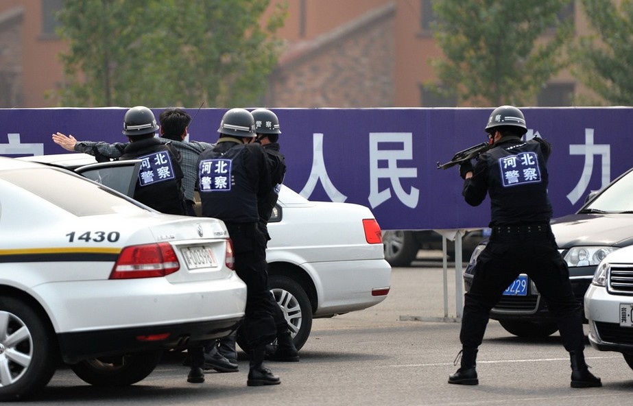 中国多地密集进行处突防暴演练