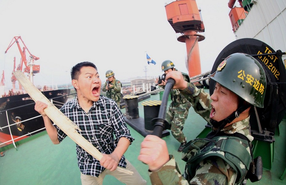 中国多地密集进行处突防暴演练