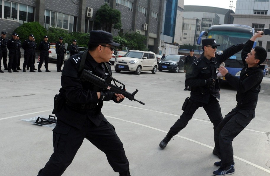 中国多地密集进行处突防暴演练