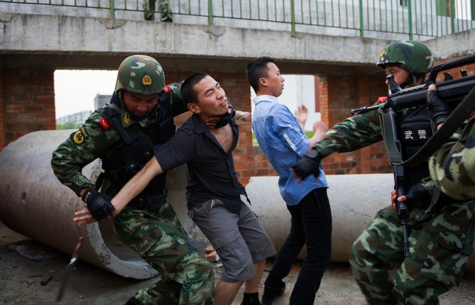 中国多地密集进行处突防暴演练