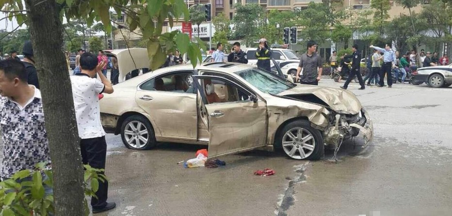 网传福州街头有人开车乱撞 已造成人员伤亡