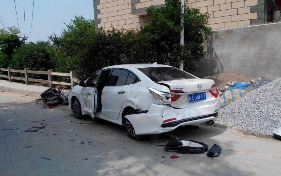 网传福州街头有人开车乱撞 已造成人员伤亡