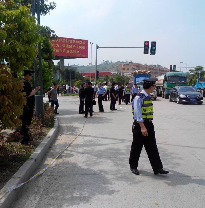 网传福州街头有人开车乱撞 已造成人员伤亡