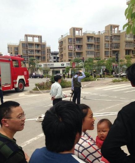 网传福州街头有人开车乱撞 已造成人员伤亡