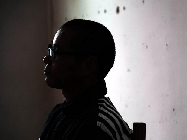 失联15载 七旬老人千里寻儿狱中相见