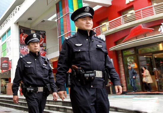 上海巡警开始配枪巡逻 需过政治心理审查