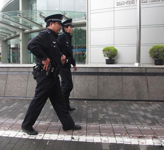 上海巡警开始配枪巡逻 需过政治心理审查