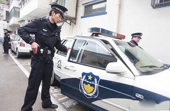 上海巡警开始配枪巡逻 需过政治心理审查